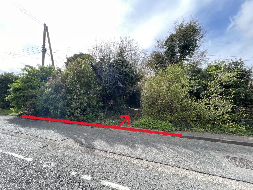 Lot: 71 - OPPORTUNITY FOR EDGE OF GREEN BELT DEVELOPMENT - outside image of building with indicative arrow showing access